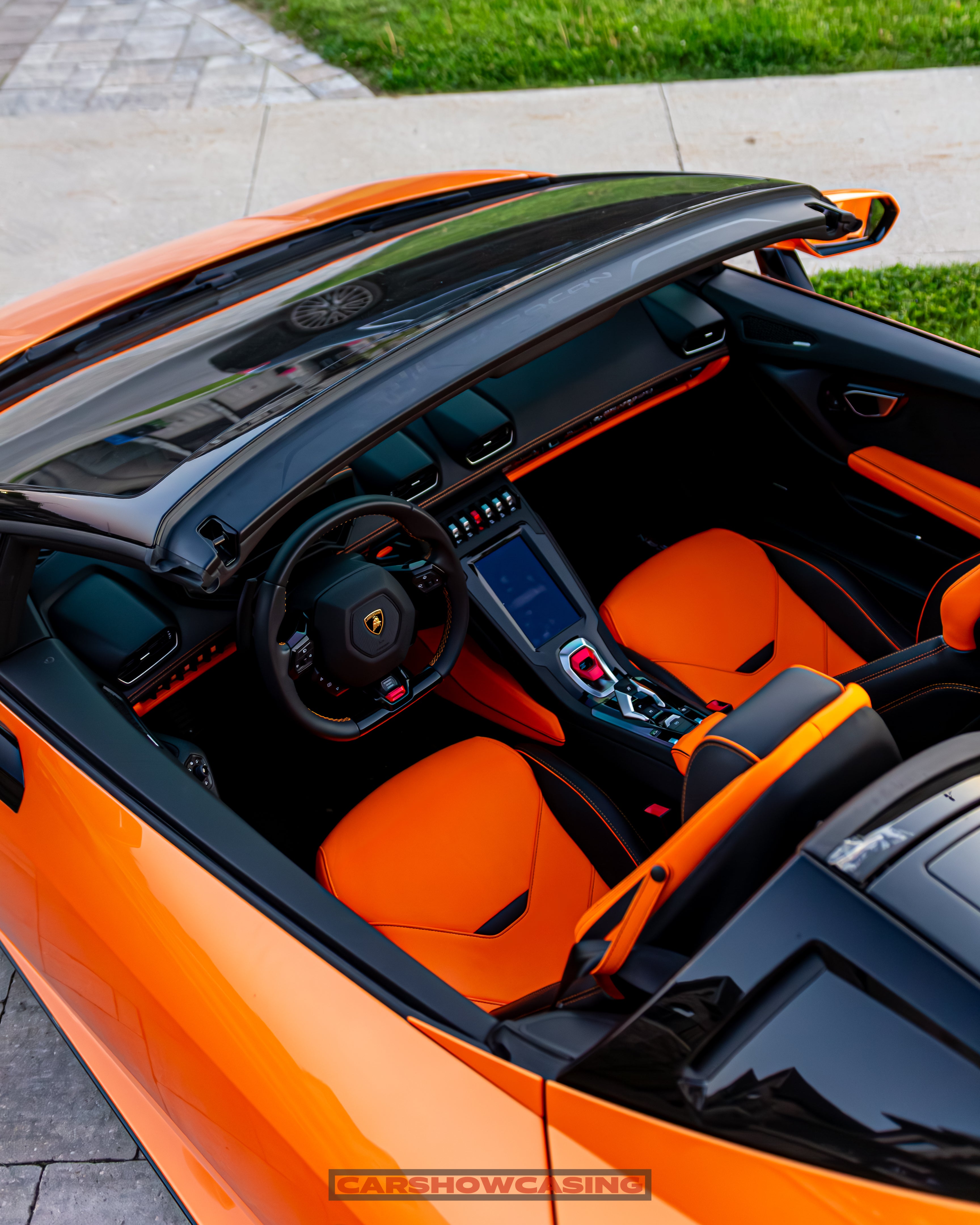 lamborghini huracan top down view of the interior